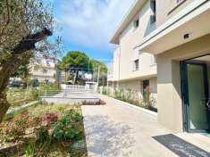 Foto Appartamento in vendita a Desenzano Del Garda