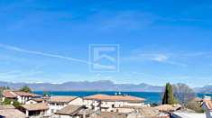 Foto Appartamento in vendita a Desenzano Del Garda