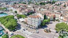 Foto Appartamento in vendita a Desenzano Del Garda