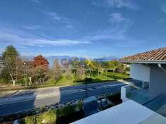 Foto Appartamento in Vendita a Desenzano del Garda