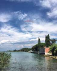 Foto Appartamento in vendita a Desenzano Del Garda