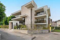 Foto Appartamento in vendita a Desenzano Del Garda