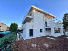 Foto Appartamento in Vendita a Desenzano del Garda centri: Desenzano del Garda