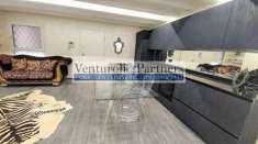 Foto Appartamento in Vendita a Desenzano del Garda Desenzano del Garda - Centro