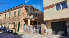 Foto Appartamento in vendita a Falconara Marittima - 6 locali 138mq