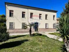 Foto Appartamento in vendita a Ferrara - 5 locali 112mq