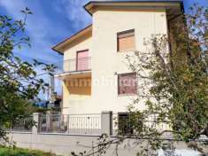 Foto Appartamento in vendita a Isola - Luni 110 mq  Rif: 1287196
