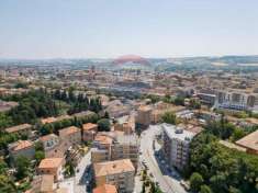 Foto Appartamento in vendita a Jesi