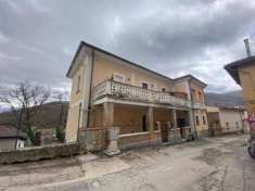 Foto Appartamento in vendita a L'Aquila - 5 locali 105mq