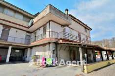 Foto Appartamento in vendita a Lariano - 4 locali 126mq
