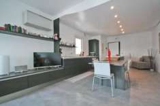 Foto Appartamento in vendita a Lignano Sabbiadoro - 6 locali 130mq