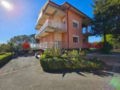 Foto Appartamento in vendita a Mascalucia - 7 locali 186mq