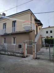 Foto Appartamento in vendita a Modena - 4 locali 119mq