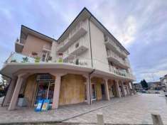 Foto Appartamento in vendita a Monsampolo Del Tronto - 4 locali 131mq