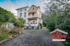 Foto Appartamento in vendita a Novara - 6 locali 302mq