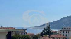 Foto Appartamento in vendita a Ospedaletti