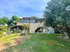 Foto Appartamento in vendita a Passignano Sul Trasimeno