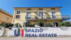 Foto Appartamento in vendita a Pescara - 6 locali 160mq