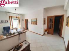 Foto Appartamento in vendita a Poggibonsi - 6 locali 113mq