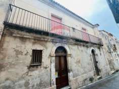 Foto Appartamento in vendita a Ragusa - 11 locali 179mq