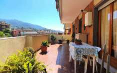 Foto Appartamento in vendita a Rapallo - 6 locali 150mq