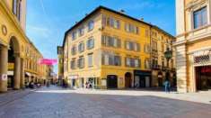 Foto Appartamento in vendita a Reggio Emilia - 7 locali 160mq