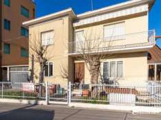 Foto Appartamento in vendita a Rimini - 5 locali 136mq