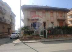 Foto Appartamento in vendita a Rosolini - 7 locali 152mq