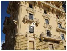 Foto Appartamento in vendita a Salerno - 4 locali 122mq