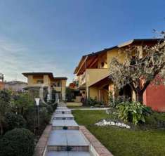 Foto Appartamento in vendita a Sirmione - 3 locali 85mq
