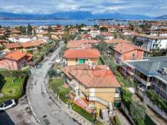 Foto Appartamento in Vendita a Sirmione Colombare