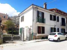Foto Appartamento in vendita a Tagliacozzo - 12 locali 180mq