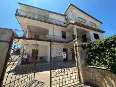 Foto Appartamento in vendita a Taranto - 4 locali 142mq