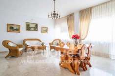 Foto Appartamento in vendita a Taranto - 5 locali 170mq