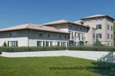 Foto Appartamento in vendita a Valgreghentino - 10 locali 1000mq