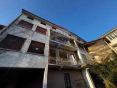Foto Appartamento in vendita a Varallo Pombia - 17 locali 350mq