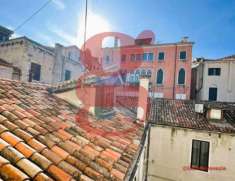 Foto Appartamento in vendita a Venezia - 5 locali 170mq