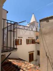 Foto Appartamento in Vendita nel centro storico di Cefal