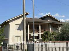 Foto Appartamento in villa in vendita a Alanno - 4 locali 257mq