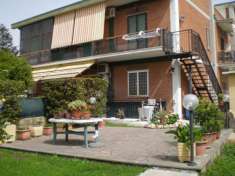 Foto Appartamento indipendente con giardino