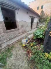 Foto Appartamento indipendente in Vendita in zona CENTRO STORICO con giardino