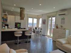 Foto Appartamento Luminoso arredato e ristrutturato