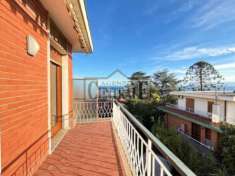 Foto Appartamento molto signorile di 100 M/2 con terrazzino vista mare a Sanremo