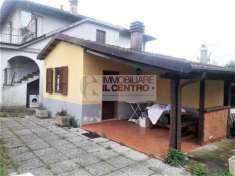 Foto Appartamento Piano Primo con giardino e cantina.