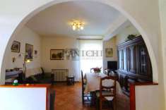 Foto Appartamento piano primo con resede e cantina