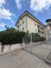 Foto APPARTAMENTO SU DUE LIVELLI CON GIARDINO