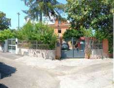 Foto APPIA CAPANNELLE PORZIONE CIELO/TERRA CON GIARDINO E BOX DOPPIO
