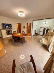 Foto Apsella vendesi casa intera ( cielo terra)  abbinata da un solo lato