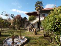 Foto Arsago Seprio - casa con giardino e doppio box