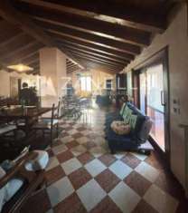 Foto Attico / Mansarda di 202 m con pi di 5 locali e box auto doppio in vendita a Castelfranco Veneto